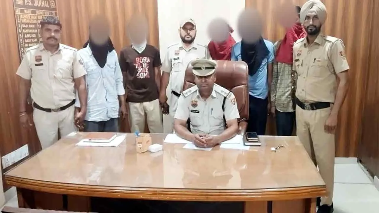 Thief Arrested: केबल चुराने के मामले में 5 युवक गिरफ्तार, नकदी व तांबा बरामद