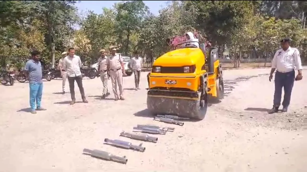 Jind Police: जींद पुलिस की अनोखी पहल – 54 बुलेट बाइकों के साइलेंसरों पर चला रोड रोलर