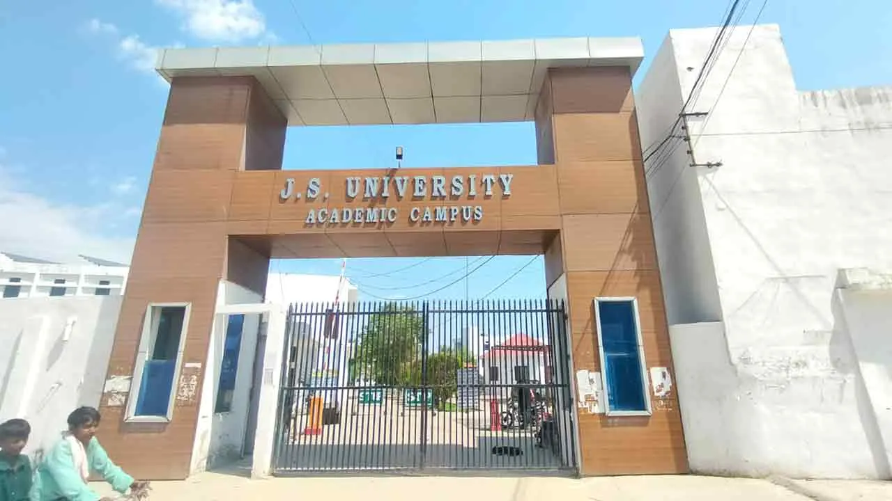 JS University: कुलाधिपति, रजिस्ट्रार के खिलाफ पुलिस ने लिए बी वारंट, 10 को होंगे पेश