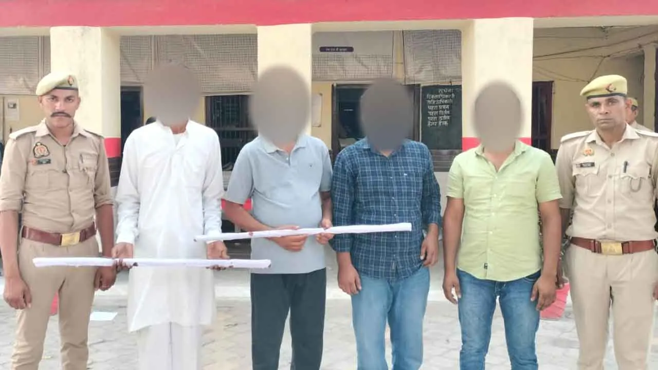 जानलेवा हमले के चार वांछित आरोपी दबोचे, लठ बरामद