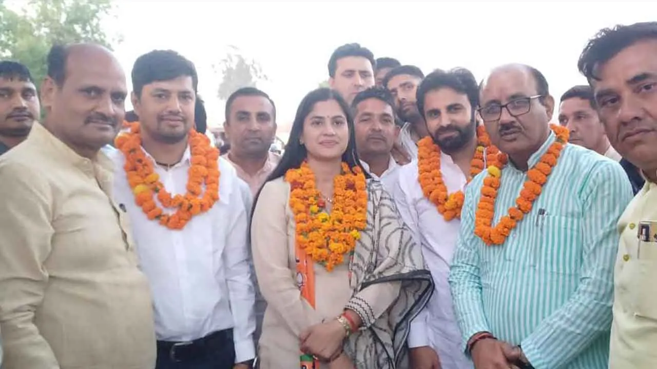 झाड़खेड़ी पहुंचने पर पानीपत मेयर कोमल सैनी का भव्य स्वागत
