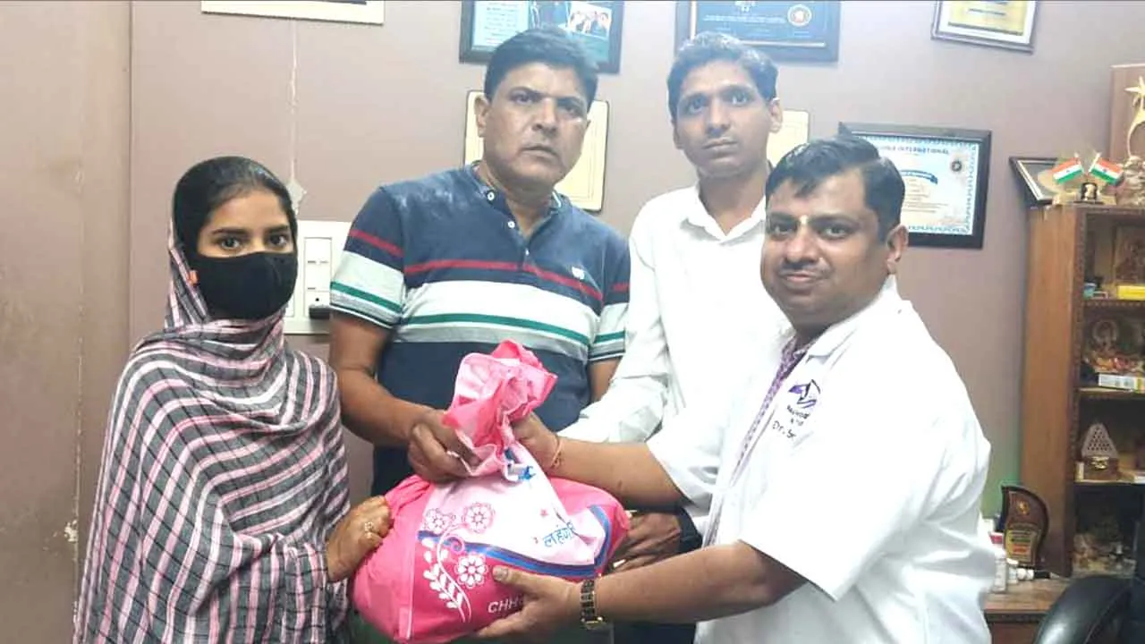 Nutrition Kit: टीबी के मरीजों को वितरित की गई न्यूट्रिशन किट