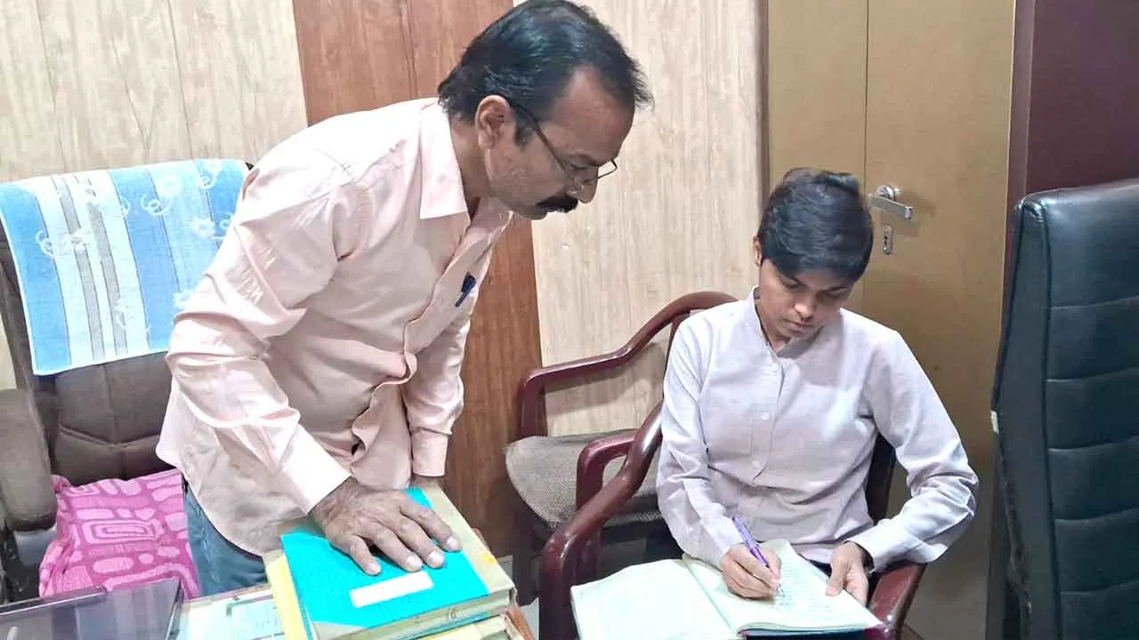 डीसी ने सरकारी कार्यालयों का किया औचक निरीक्षण, जिला बाल संरक्षण कार्यालय मिला गैर हाजिर