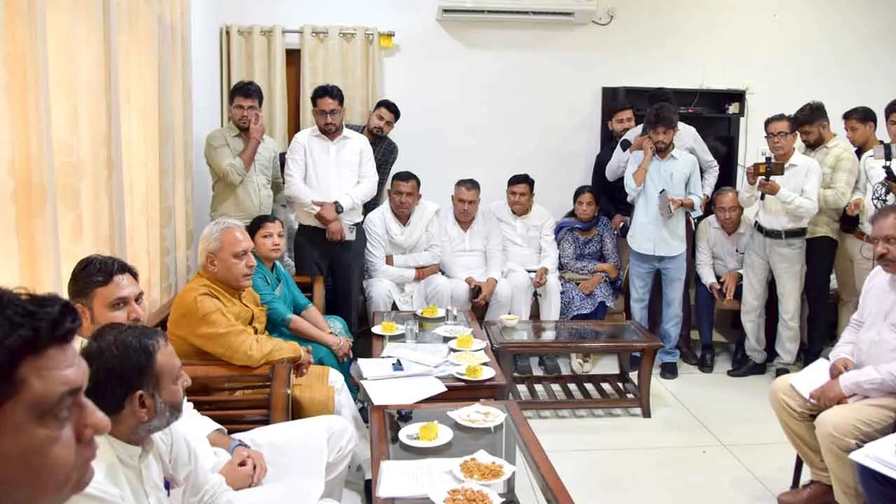 Haryana News: हरियाणा में 12 फुट चौड़ी सड़कों को 2027 तक किया जाएगा 18 फुट चौड़ा- गंगवा