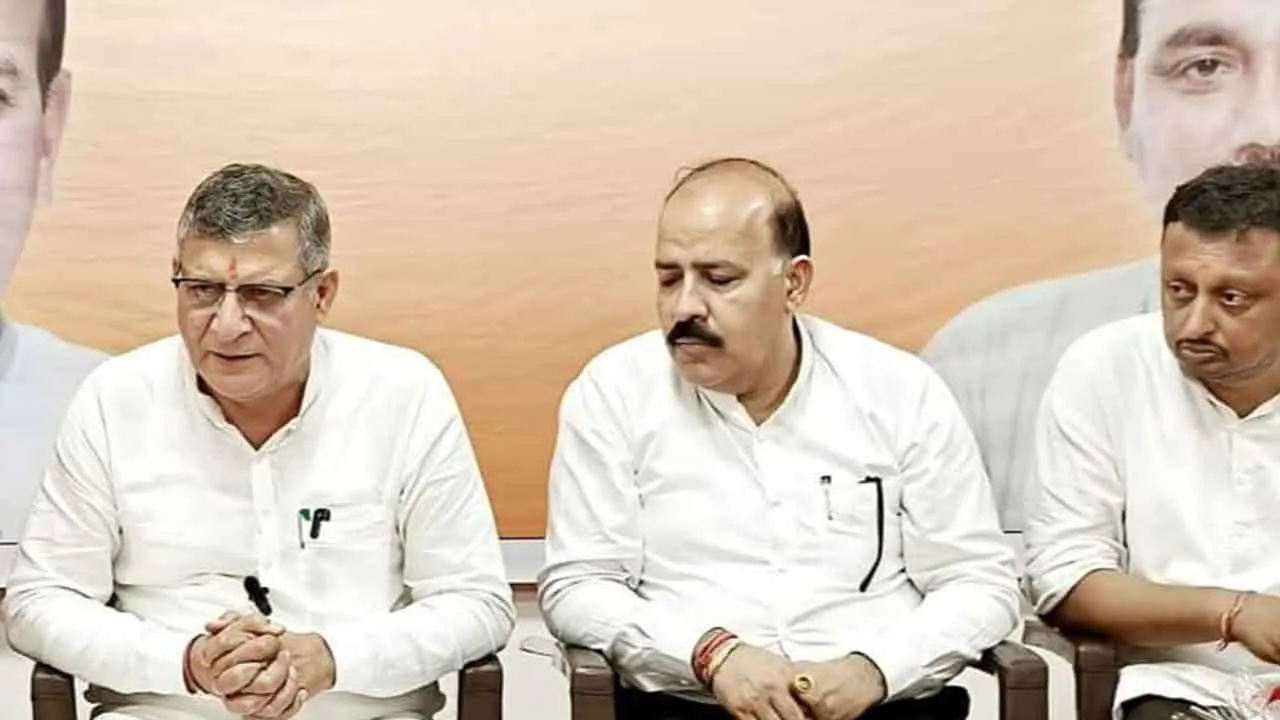 Khizrabad: वक्फ संशोधन विधेयक लोकसभा में पास होने पूर्व कैबिनेट मंत्री कंवरपाल गुर्जर ने दी बधाई