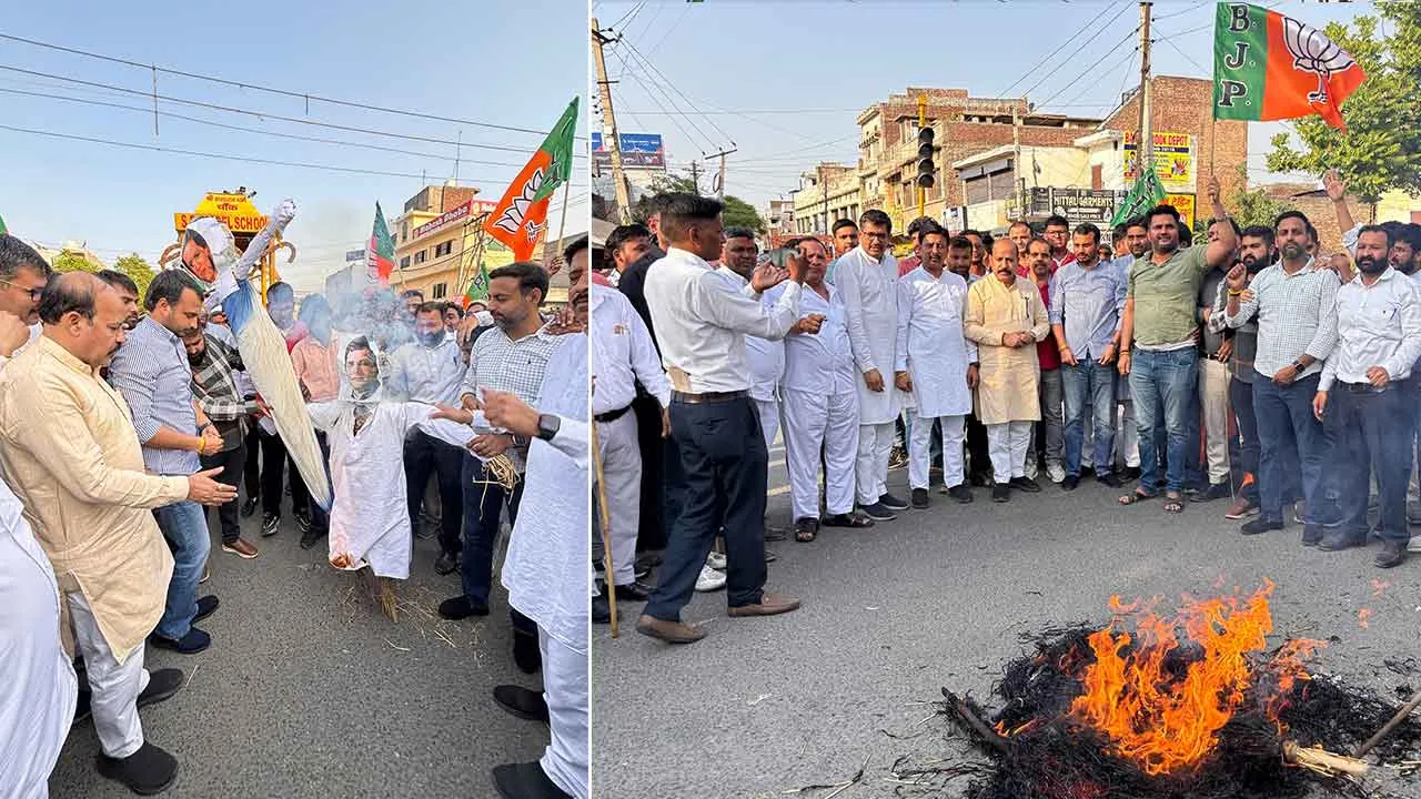 Khizrabad: नेशनल हेराल्ड मनी लॉन्ड्रिंग मामला: राहुल गाँधी व सोनिया गाँधी का पुतला फूंककर किया विरोध प्रदर्शन