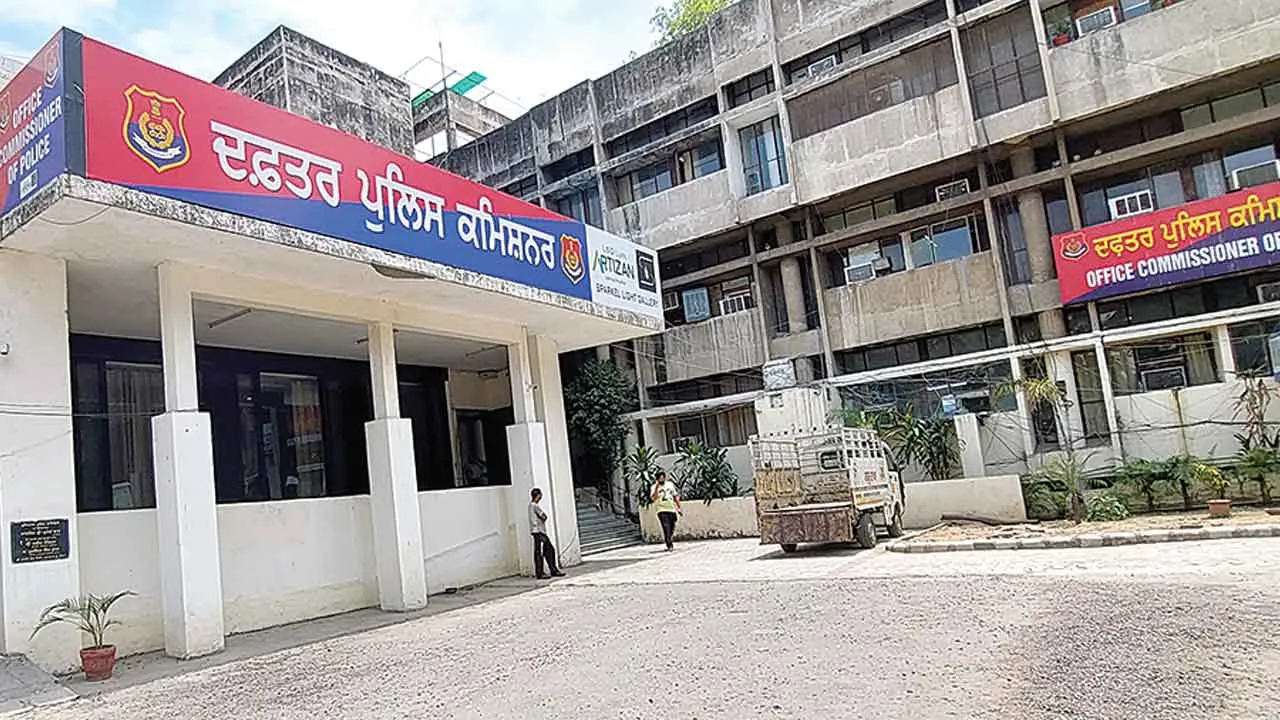 Punjab Police Transfers: जिम्मेवारी न निभाने वाले 69 पुलिस कर्मियों के किए तबादले