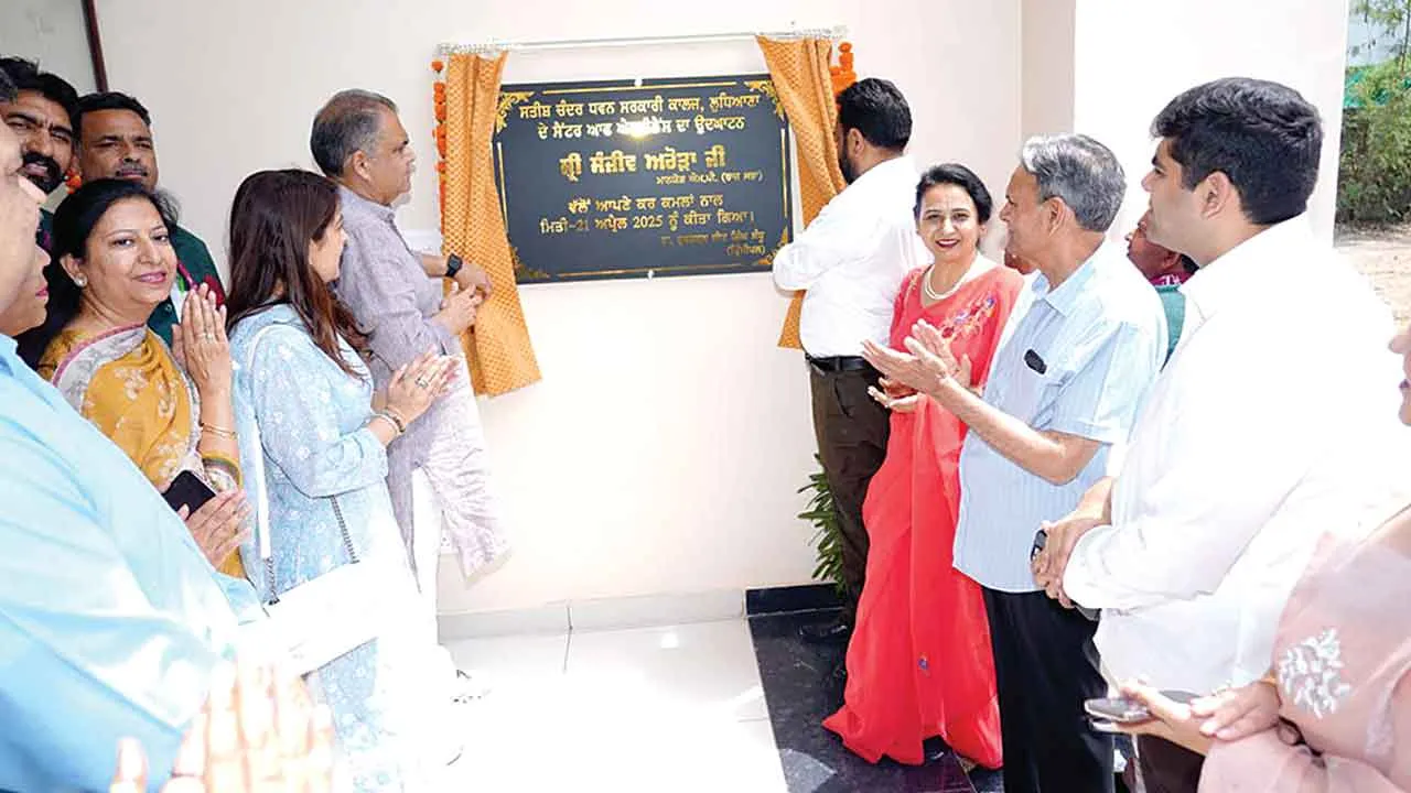 संजीव अरोड़ा ने सरकारी कॉलेज में बहुउद्देशीय हॉल का किया उद्घाटन