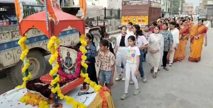 Mahavir Jayanti 2025: गूंजे ‘अहिंसा परमो धर्म’ के जयकारे
