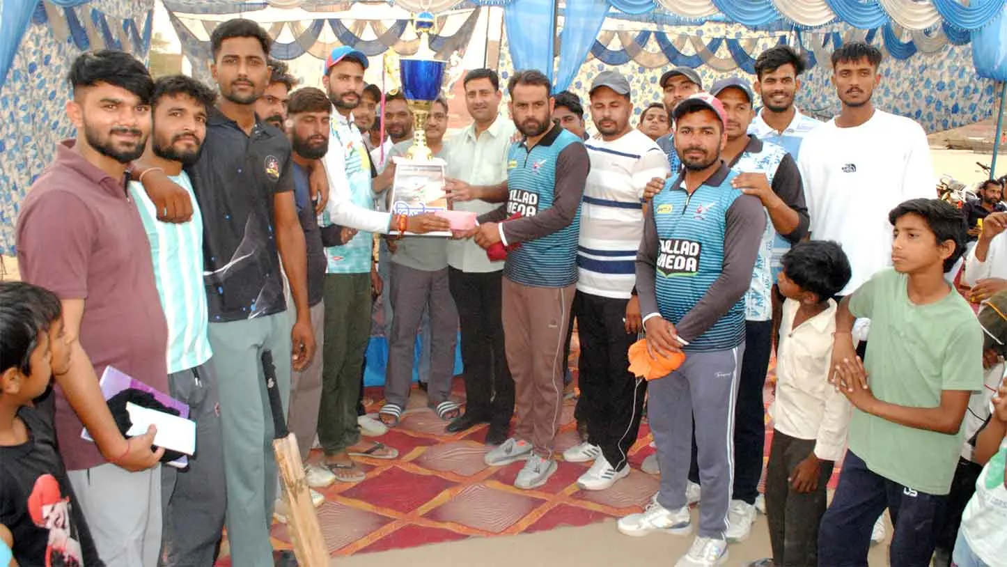 Cricket Tournament: मल्लड़खेड़ा की टीम ने दो दिवसीय क्रिकेट प्रतियोगिता का जीता खिताब