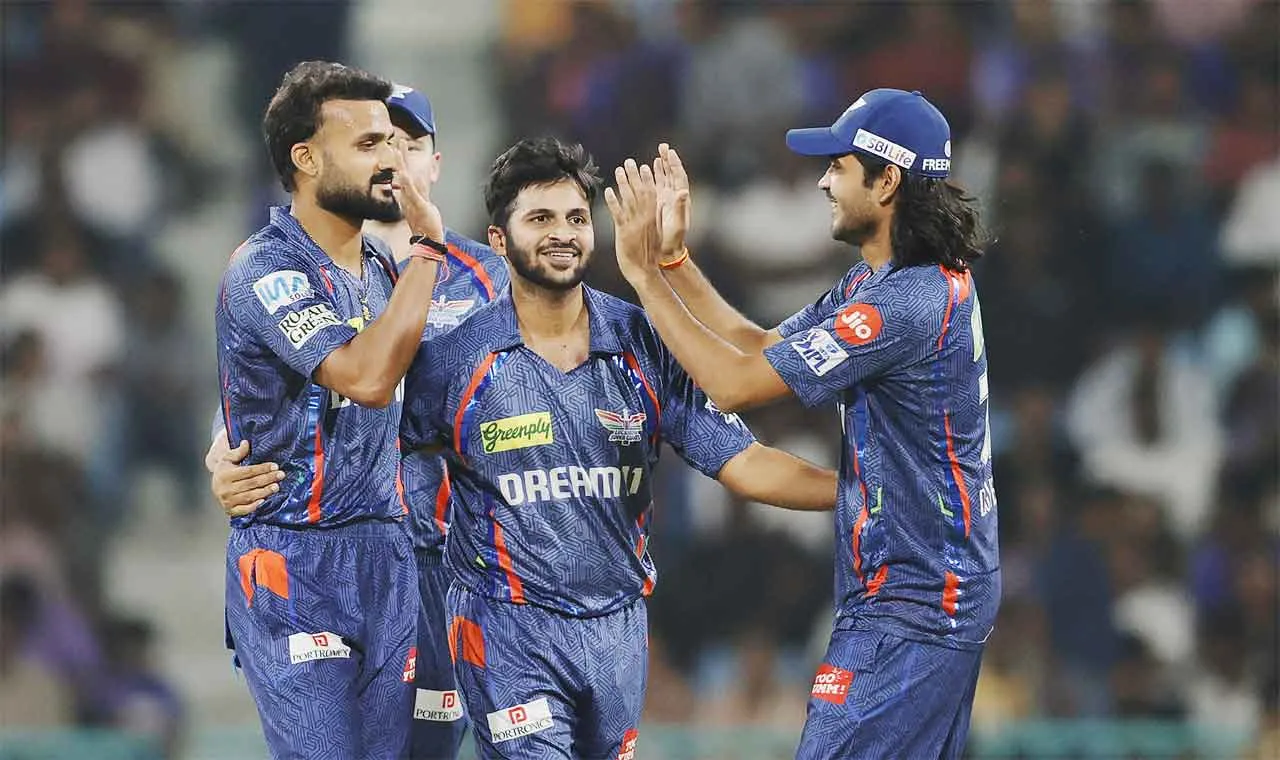 IPL 2025: एक चौंकाने वाले फैसले में मुंबई इंडियंस हेड कोच ने किया तिलक वर्मा का बचाव