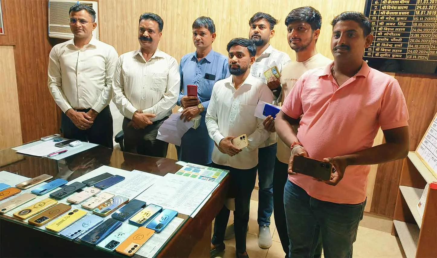 पांच लाख रुपए कीमत के 26 एंड्रॉयड मोबाइल फोन बरामद