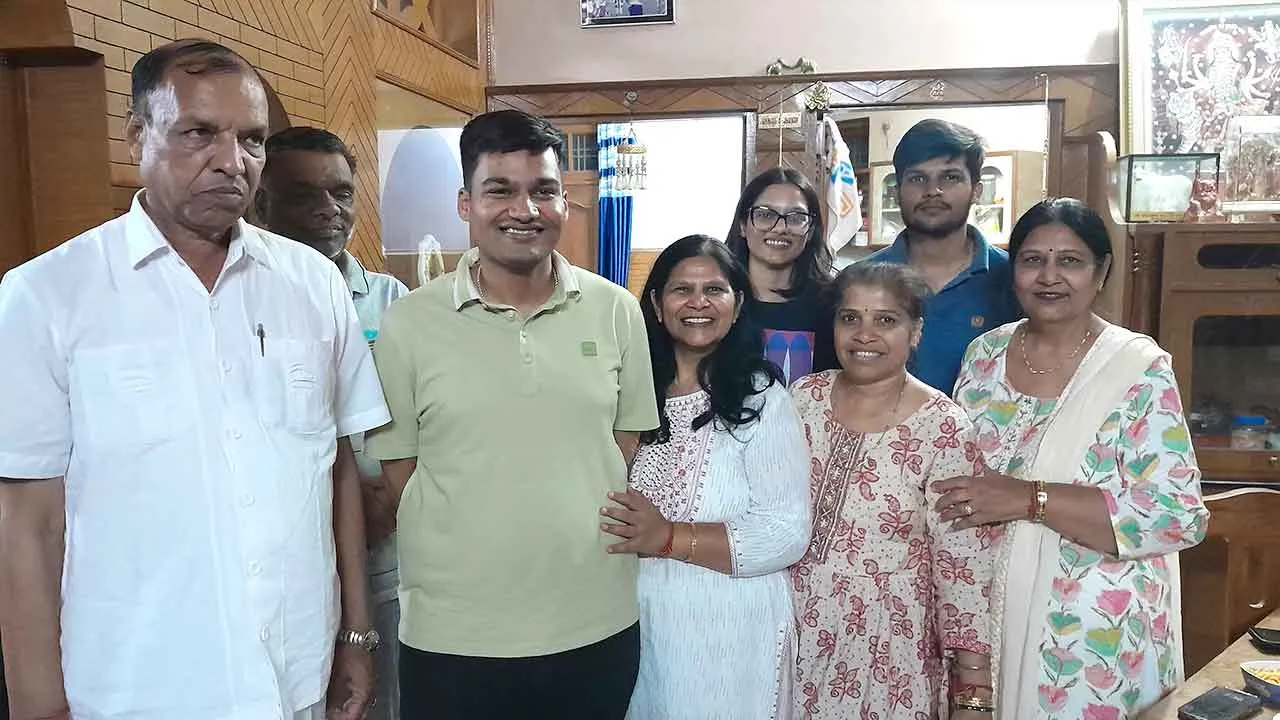 UPSC Result 2024: नरवाना के कार्तिक गोयल ने यूपीएससी में हासिल की 525वीं रैंक, घर में जश्न का माहौल