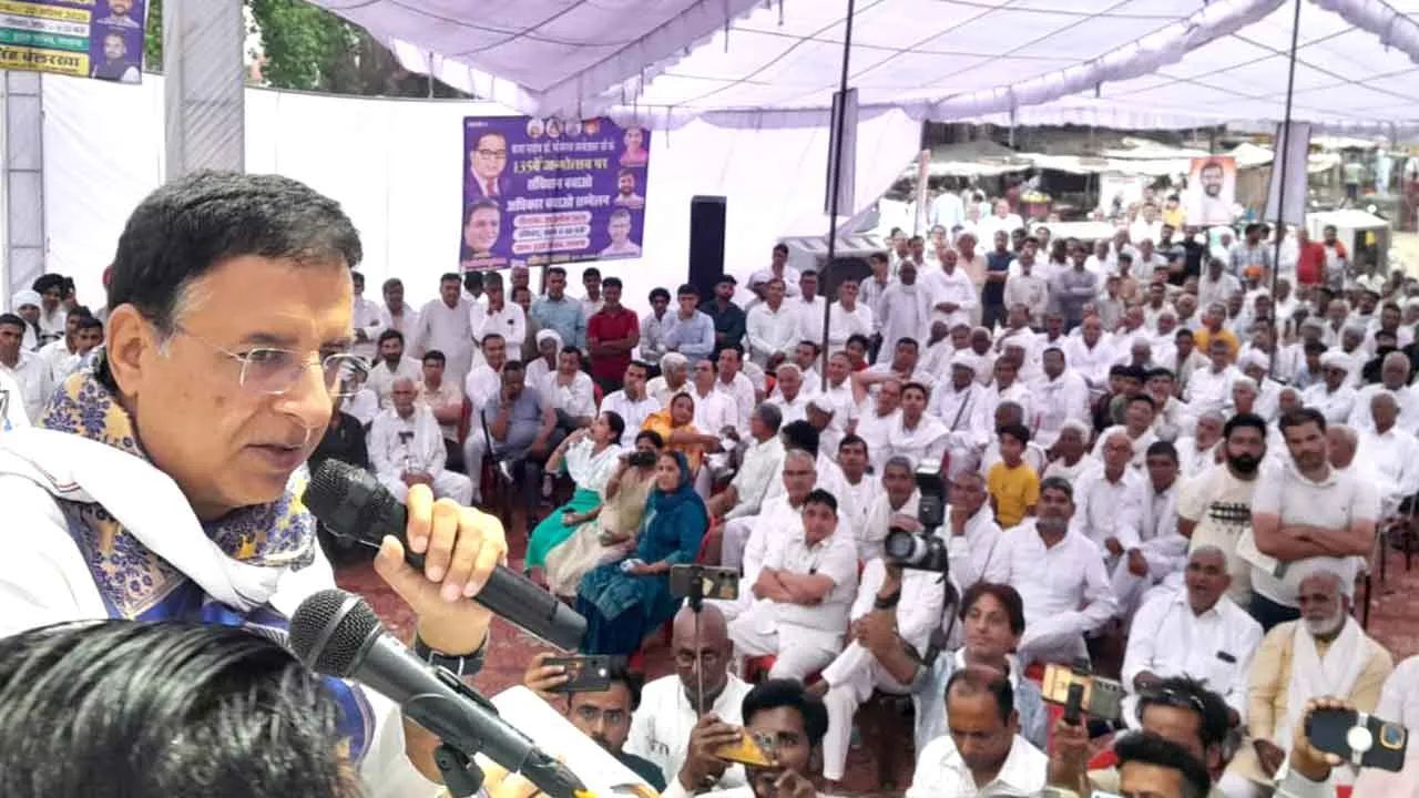 संवैधानिक अधिकारों व सामाजिक न्याय को रौंदने के खिलाफ निर्णायक लड़ाई का समय: सुरजेवाला