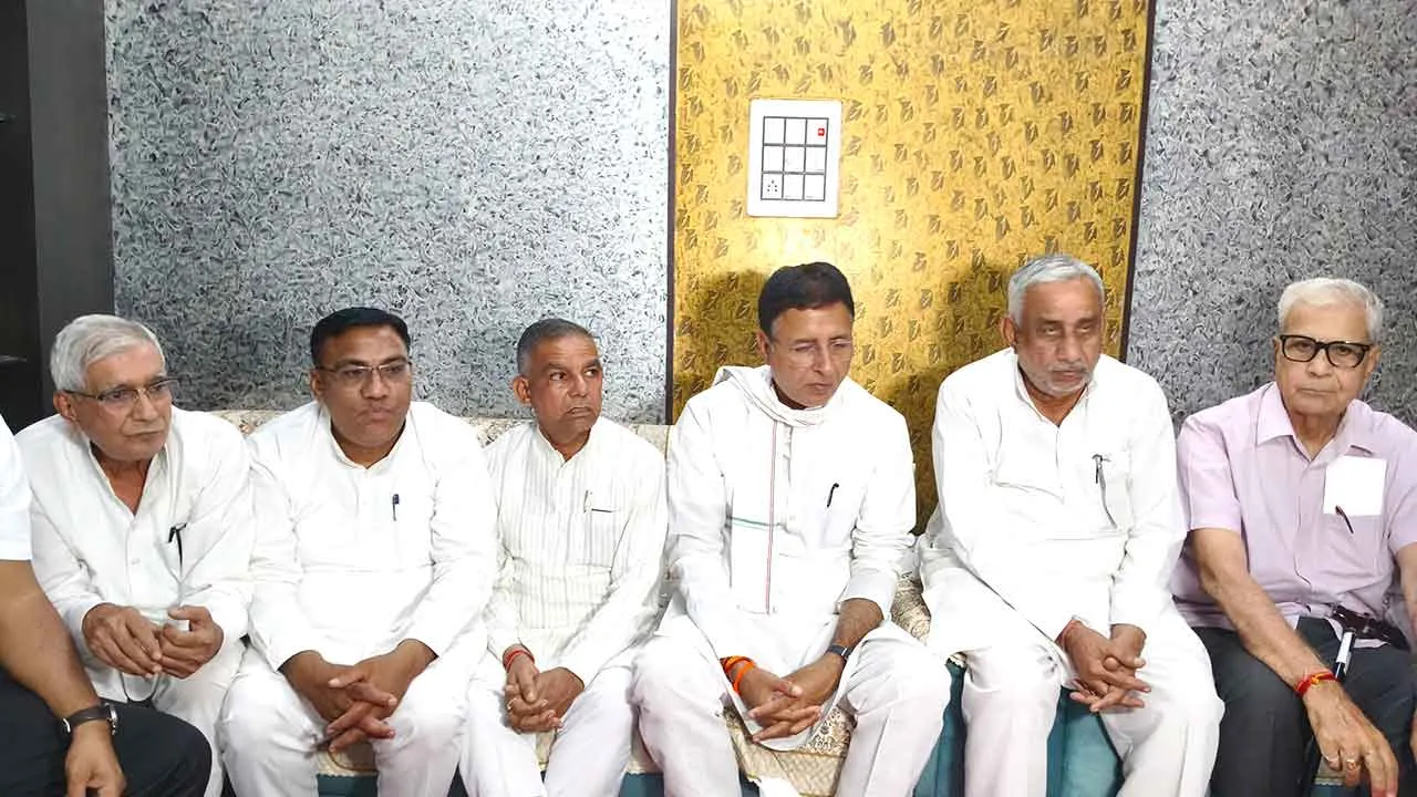 “जलती फसल के ऊपर से निकल जाते हैं सीएम”, सुरजेवाला ने सैनी सरकार को घेरा