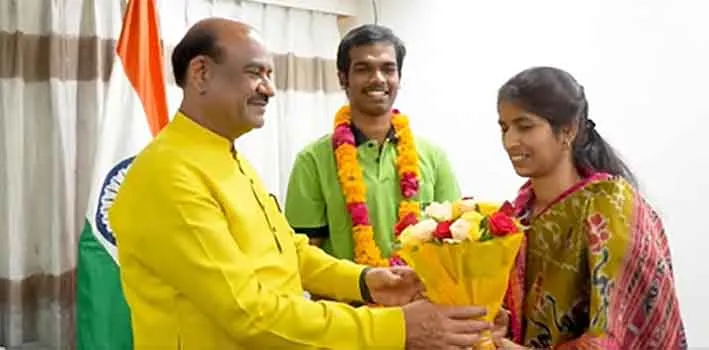 JEE Mains 2025 topper Om Prakash: जेईई मेन्स सत्र 2 के टॉपर ओम प्रकाश को ऐतिहासिक उपलब्धि पर लोकसभा अध्यक्ष ने दी बधाई