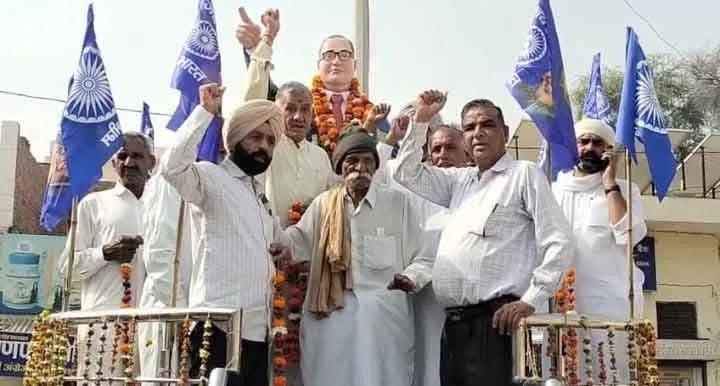 Tribute Paid to Baba Saheb: संविधान निर्माता बाबा साहेब को दी श्रद्धांजलि