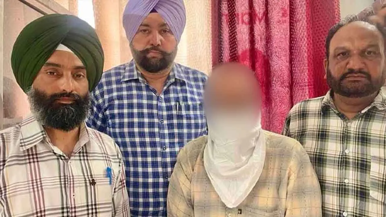 रिश्वत लेने के आरोप में होम्योपैथिक डॉक्टर गिरफ्तार