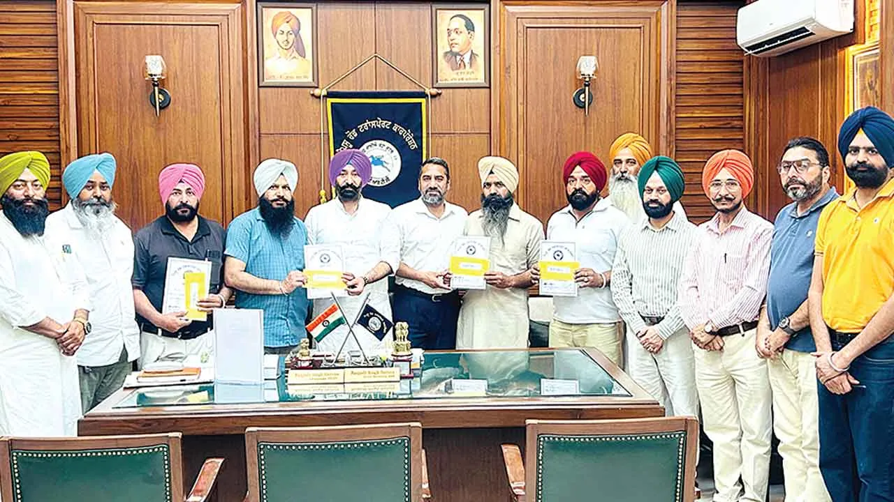 पीआरटीसी के ड्राईवर-कडंक्टर की सूझबूझ से बस में हुई महिला की सुरक्षित ‘डिलवरी’