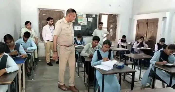 Quiz Competition: पुलिस ने आयोजित करवाई कक्षा 9 से 12 के छात्र-छात्राओं के लिए जिला स्तरीय क्विज प्रतियोगिता