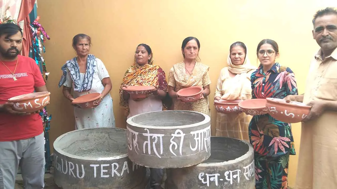 Welfare Works: नागपुर में डेरा सच्चा सौदा के श्रद्धालुओं ने पशुओं व पक्षियों के पानी के लिए रखवाए टैंक व सकोरे