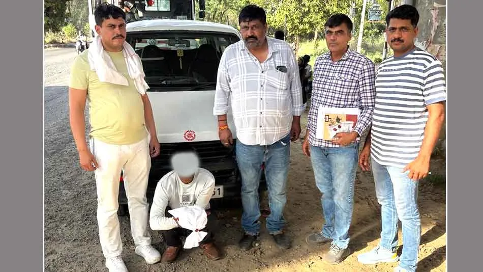 नशीले पदार्थ सहित कार सवार युवक गिरफ्तार, मामला दर्ज