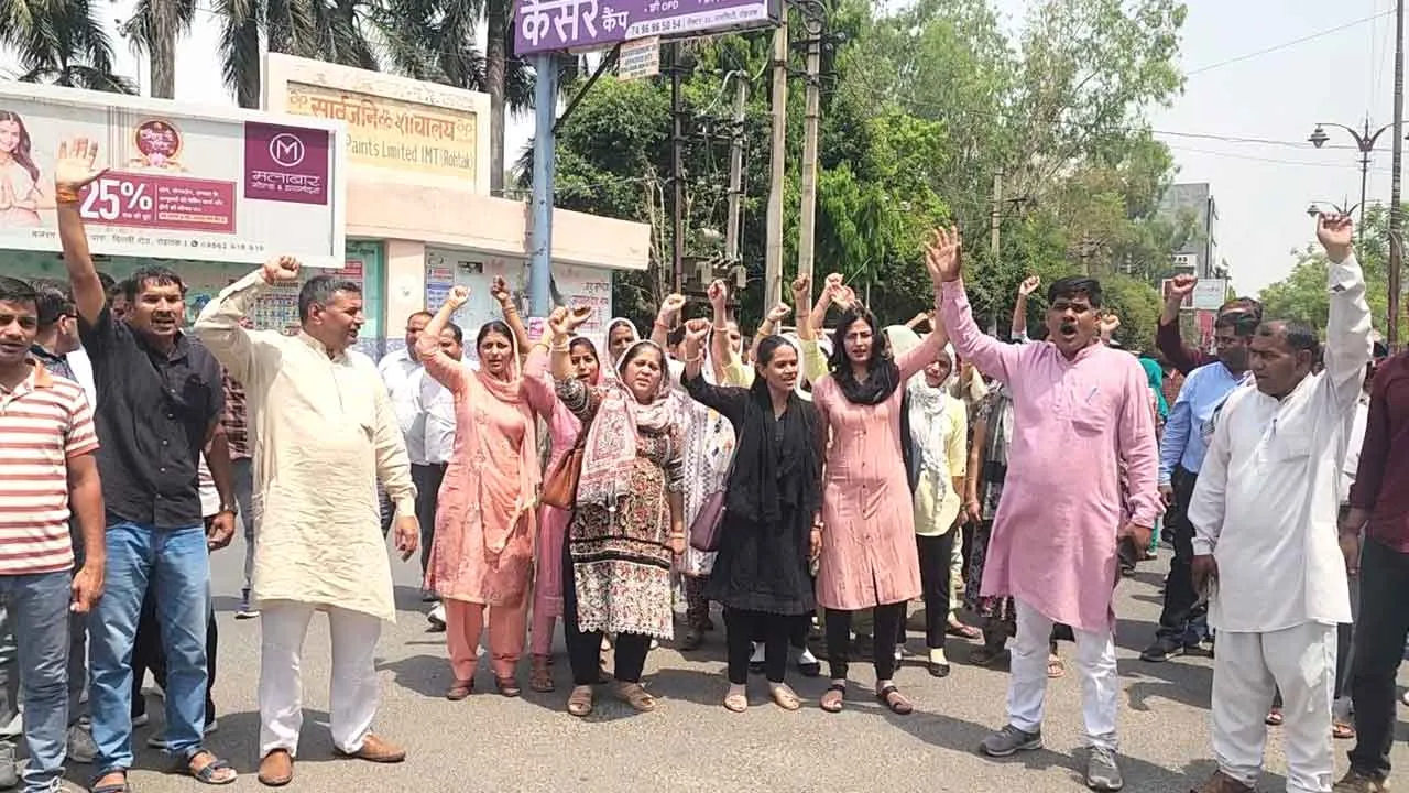 Private School News: शिक्षा विभाग ने गैर मान्यता प्राप्त स्कूलों पर की तालाबंदी
