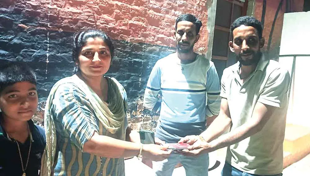 Honesty: शीनम इन्सां बनी ईमानदारी की मिसाल
