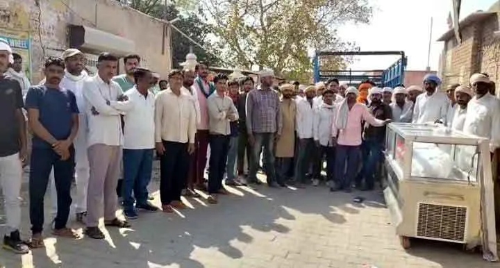 ट्रक चालक की संदिग्ध परिस्थितियों में मौत, शव के साथ चौकी में लगाया धरना