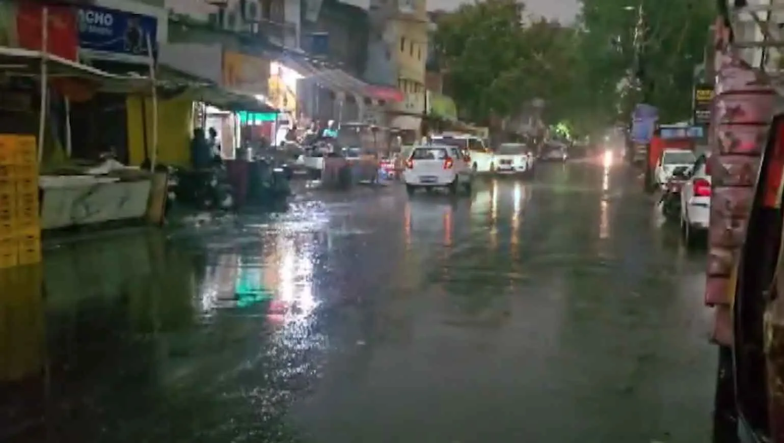 Uttar Pradesh Rains: झमाझम बारिश ने गर्मी के तेवर किये ढ़ीले, गेहूं की फसल और साग-सब्जियों को नुकसान