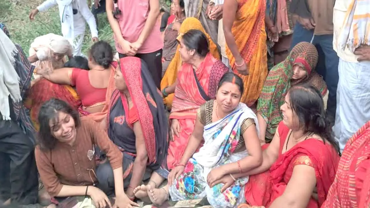 बक्सर में अपराधियों का तांडव: एक ही परिवार के तीन लोगों की गोली मारकर हत्या, दो घायल