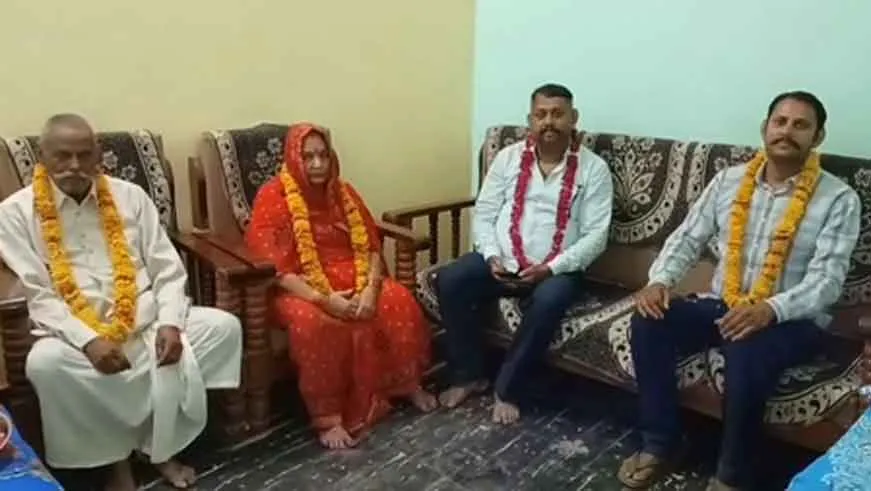 Indian Mayor in British Town: यूपी के इस छोटे से गांव के लाल ने ब्रिटेन में रचा इतिहास, बने मेयर