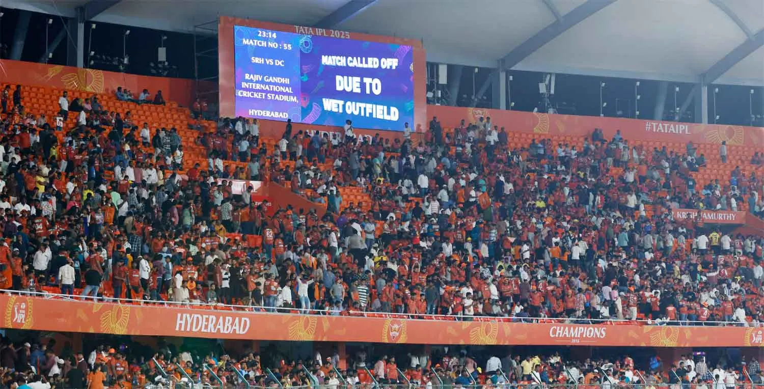DC vs SRH IPL 2025: हैदराबाद में रोमांचक मुकाबले में आई ये बड़ी आफत, मैच करना पड़ा रद्द, दिल्ली की मुश्किल बढ़ीं