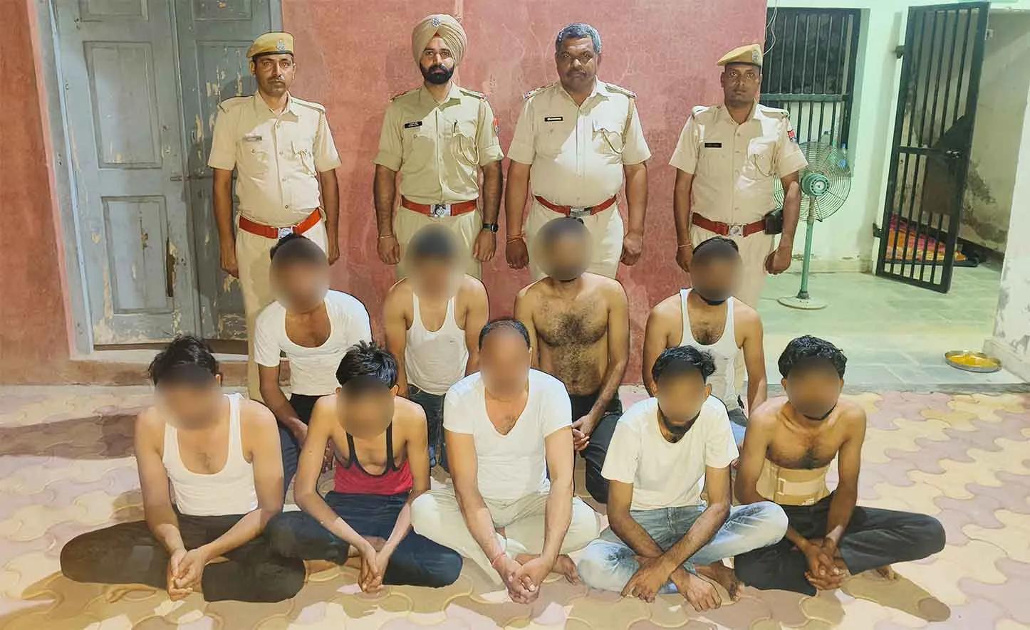 Rajasthan Crime: दिल्ली ओपन बोर्ड परीक्षा में फर्जी परीक्षा देते आठ डम्मी अभ्यर्थी गिरफ्तार