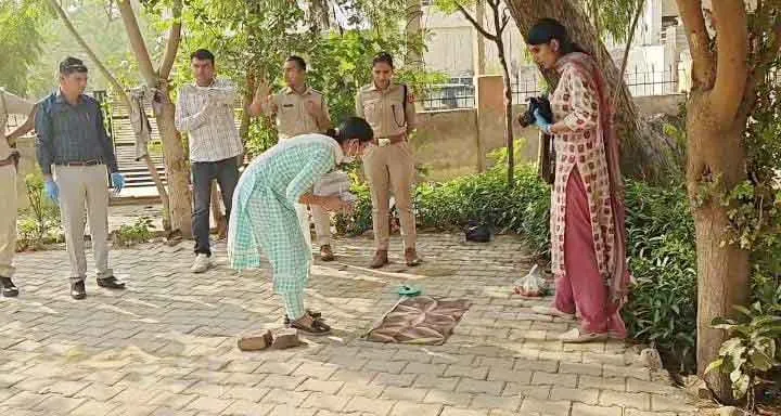 Hanumangarh: पार्क में निर्वस्त्र हालत में मिला युवती का शव, दुष्कर्म के बाद हत्या की आशंका