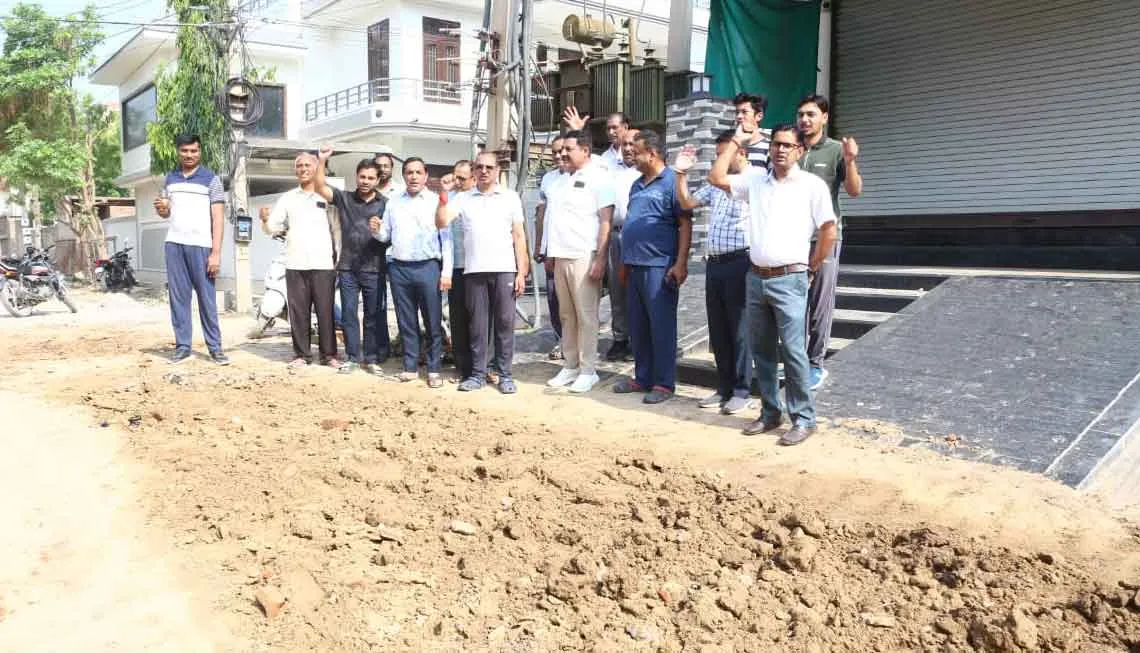 Hanumangarh: सीवरेज कंपनी ने बिगाड़ी शहर की सड़कों की दशा