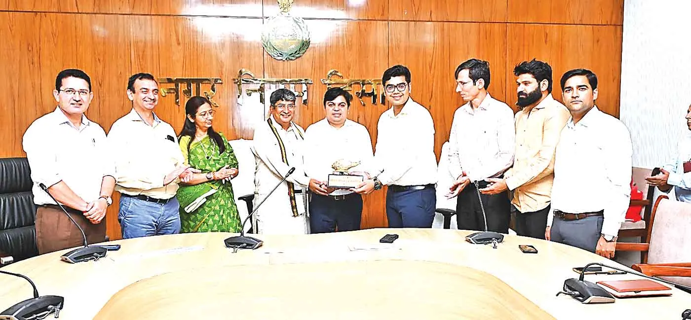 Hisar: एक्सईएन संदीप धुंधवाल स्थानांतरण पर सम्मान समारोह का आयोजन