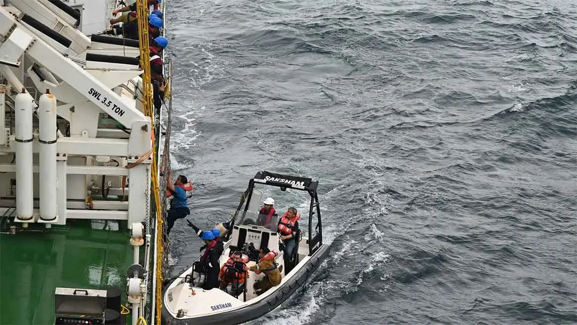 Liberian ship sinks: लाइबेरियाई जहाज कोच्चि तट पर डूबा,  भारतीय तटरक्षक बल को किया हाई अलर्ट