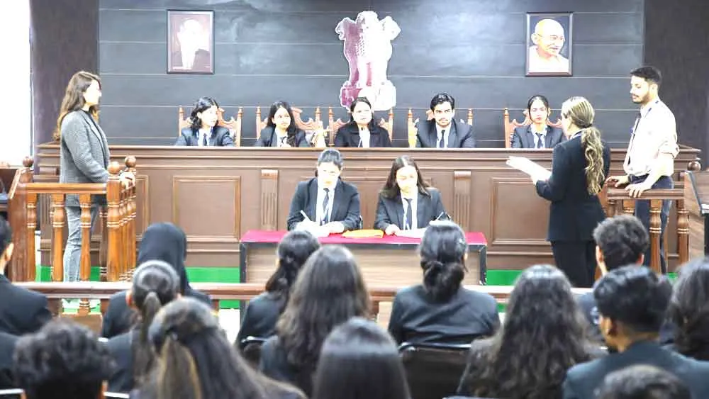 स्कूल ऑफ लॉ में जल्द बंद हो सकते हैं दाखिले!