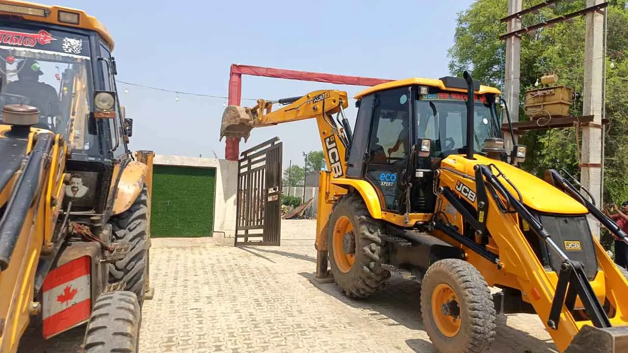 Bulldozer: जुलाना में अवैध निर्माण पर चला पीला पंजा