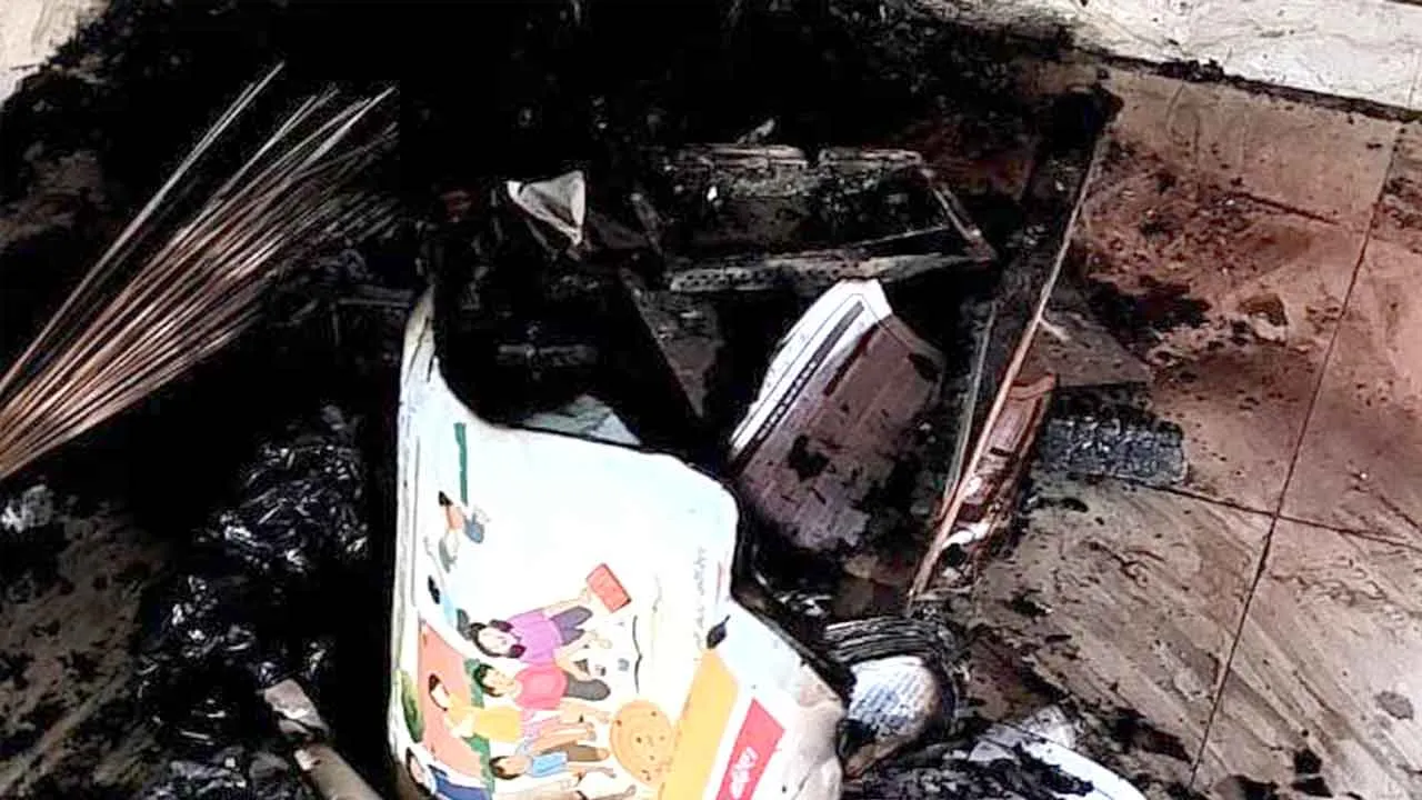 Fire: संदिग्ध परिस्थितियों में बीआरसी कार्यालय में लगी आग