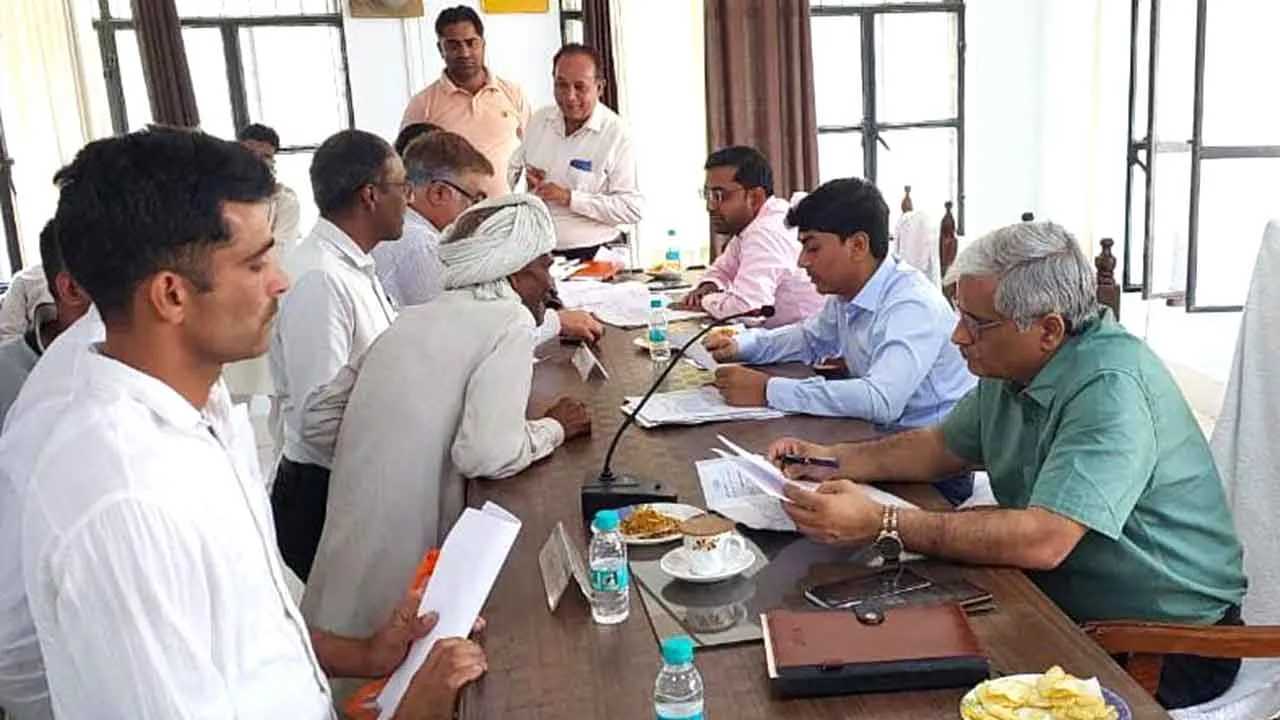 सम्पूर्ण समाधान दिवस में मुख्य विकास अधिकारी ने सुनी जनसमस्याएं