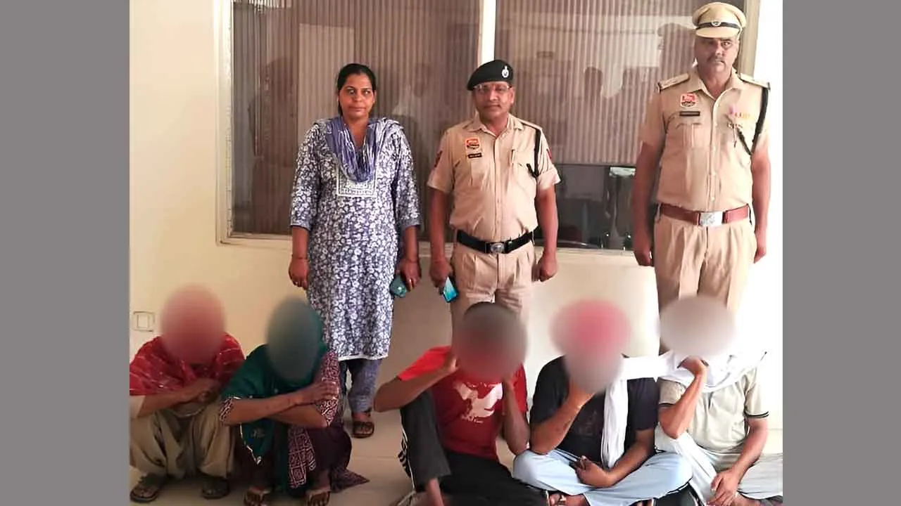 एक्सीडेंट दिखने के लिए सड़क पर फेंका था किशोरी का शव, अब माँ सहित पांच गिरफ्तार