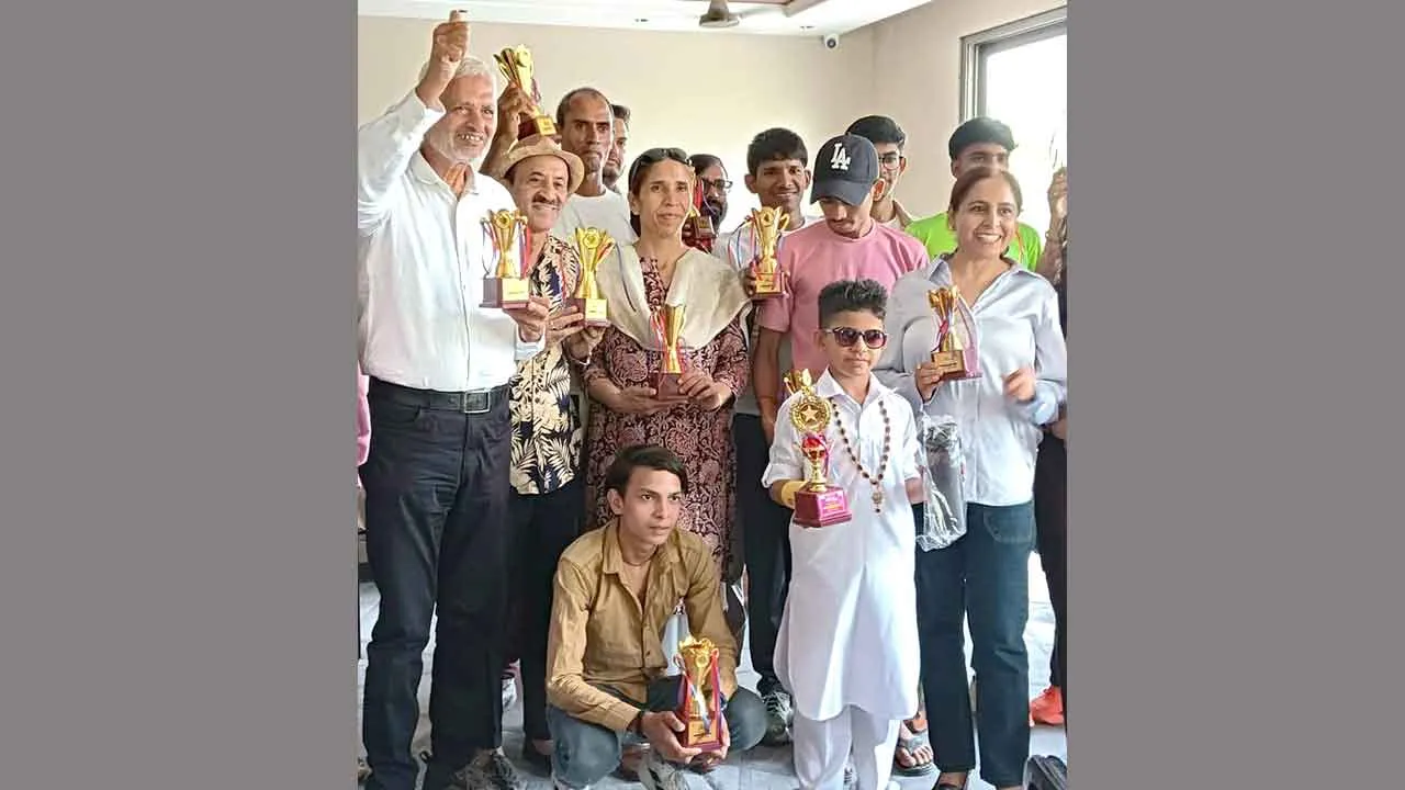 5 किलोमीटर दौड़ लगाकर वंशिका रही तीसरे स्थान पर
