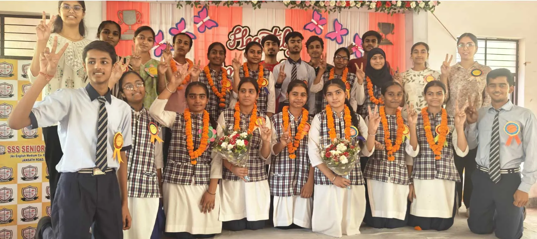 शिखर शिक्षा सदन में खुशी की लहर, छात्रों ने हासिल की शानदार सफलता