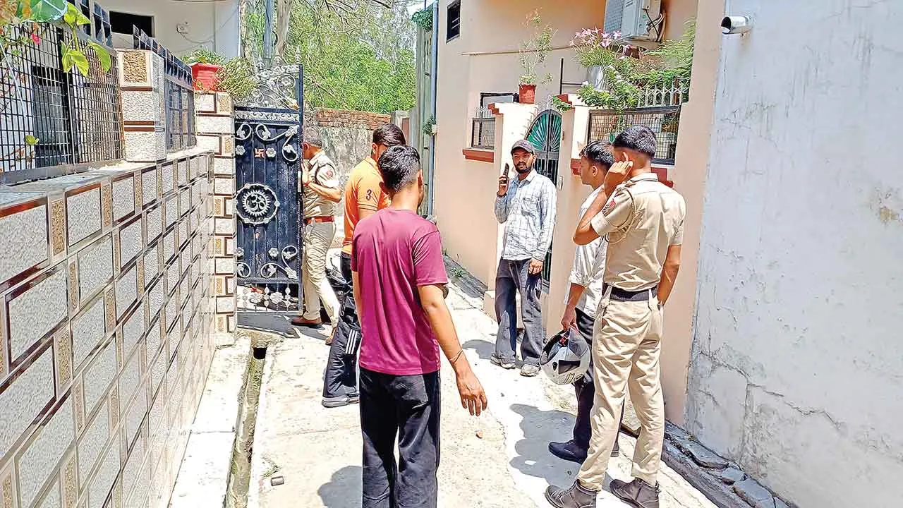 पिंजौर में अज्ञात युवकों ने तीन घरों में घुसकर किया जानलेवा हमला, दो गंभीर