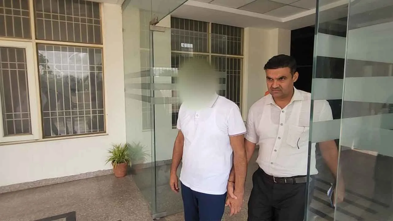 Bribery Case: एंटी करप्शन ब्यूरो की टीम ने नायब तहसीलदार को रिश्वत मामले में किया गिरफ्तार