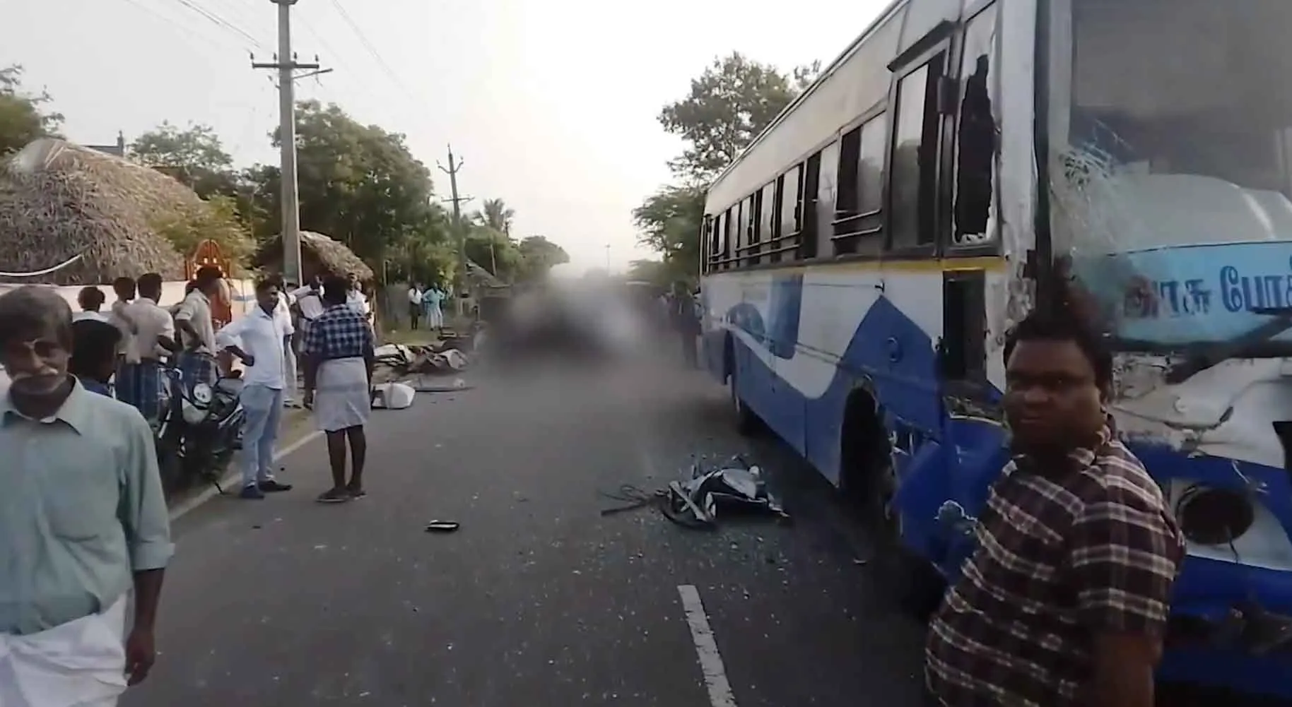 Tamil Nadu Accident: वैन-बस की भीषण टक्कर, मौके पर ही तोड़ा 4 ने दम