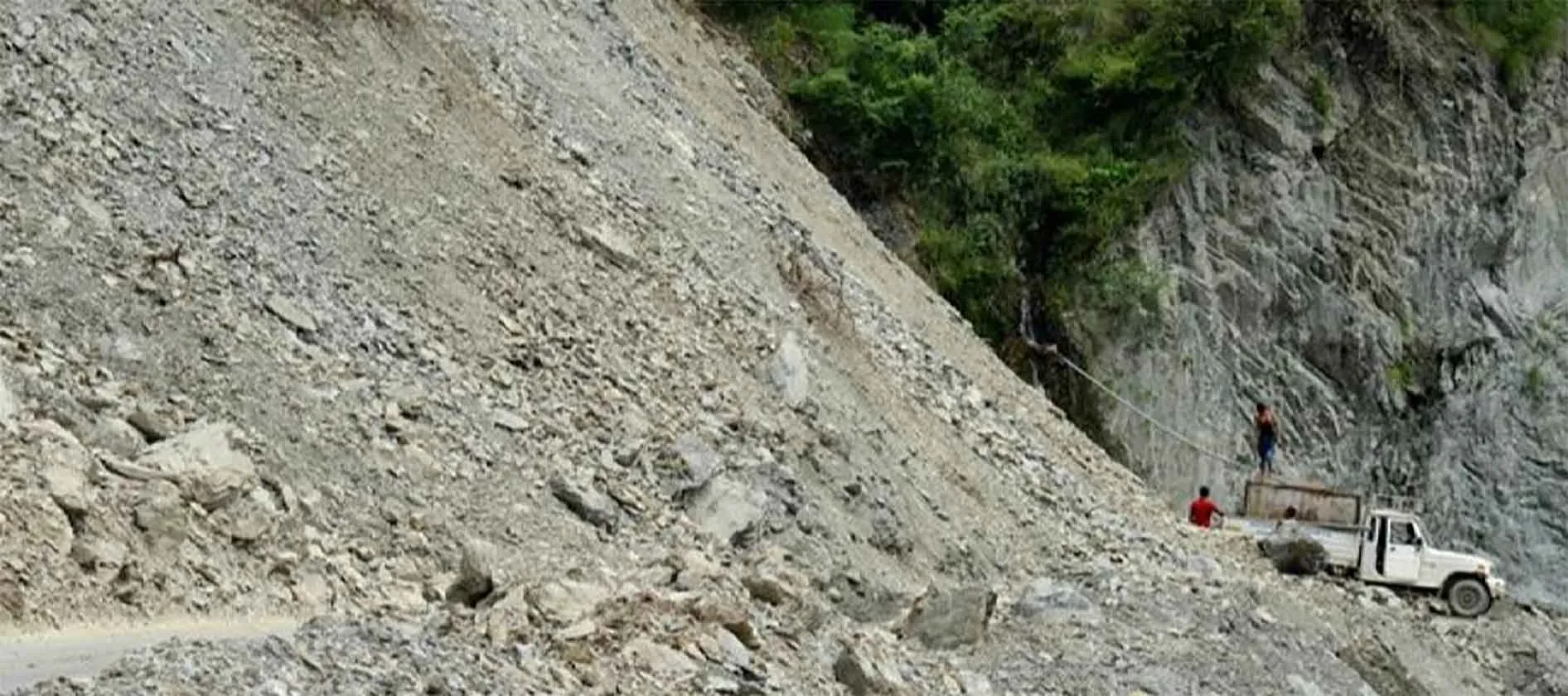 Uttarakhand Landslide: उत्तराखंड में भूस्खलन, तीर्थयात्रियों को ले जा रहा वाहन चपेट में आया