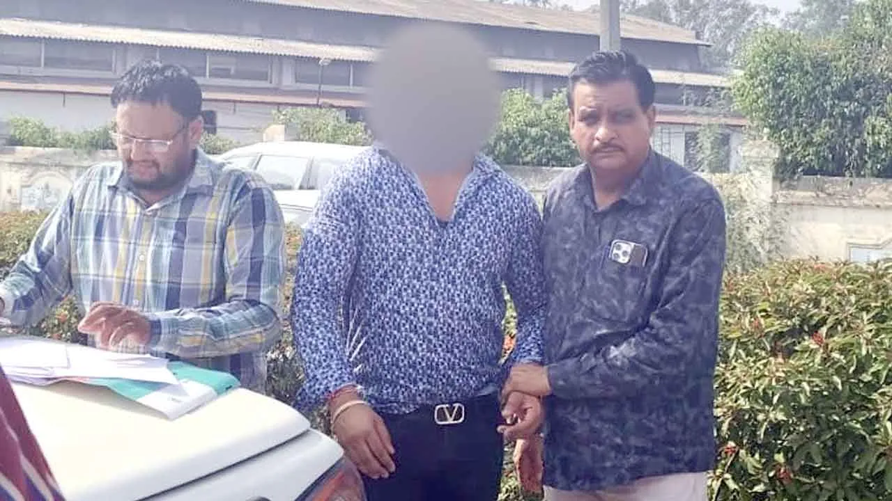 Arrested Taking Bribe: बराड़ा में खाद्य आपूर्ति विभाग का उप निरीक्षक रिश्वत लेते गिरफ्तार